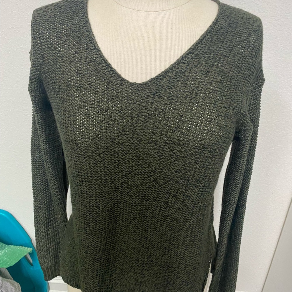 Green long sleeve v neck sweater